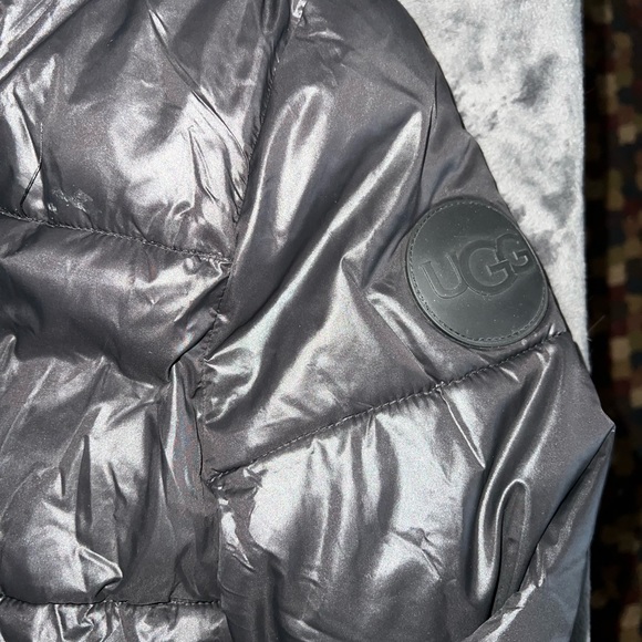 Ugg Izzie Puffer Jacket in Black Size Small - Picture 13 of 15